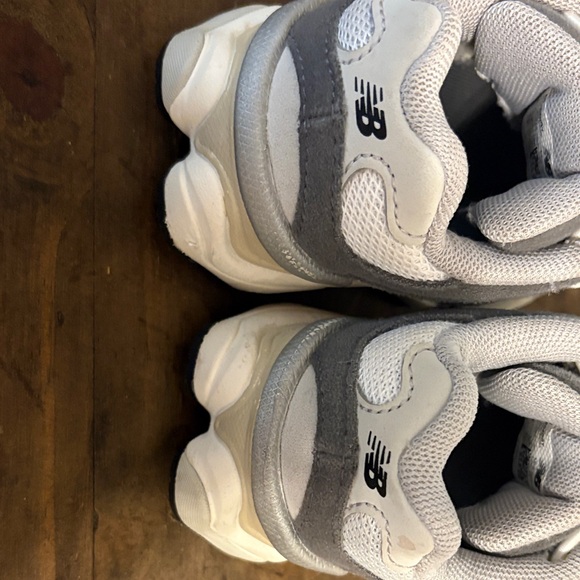 New Balance Kids' Sneakers in Gray and Red - Picture 2 of 4